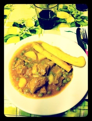 spezzatino con piselli patate e polenta spezzatino con piselli patate e polenta