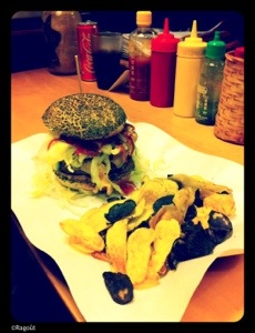 burger cheddar invecchiato e bacon burger-al-mercato.jpg