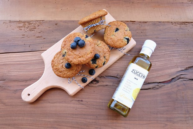 ricetta-muffin-mirtilli-con-olio-al-limone-zucchi